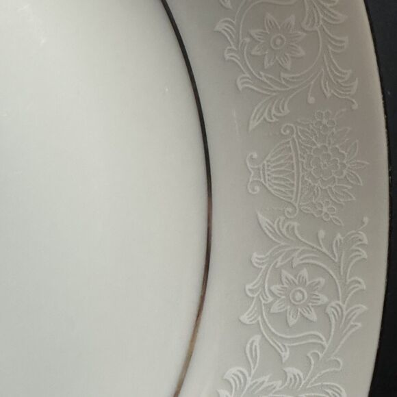 CROWN VICTORIA Lovelace 5 Fruit/Dessert (Sauce) Bowls White w/Flowers & Urns - Picture 9 of 12